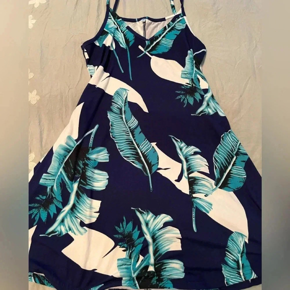 Palm leaf dress - Picture 1 of 3